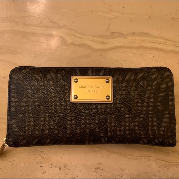 Michael Kors Handbags - Michael Kors Wallet